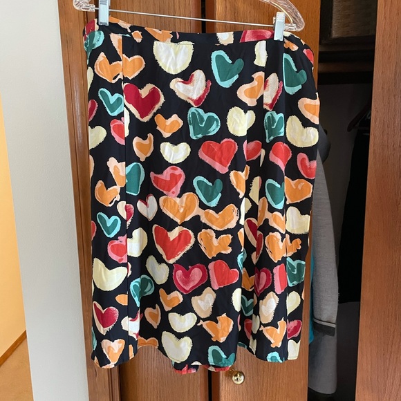 Full button front L skirt, colorful hearts print - Picture 2 of 5